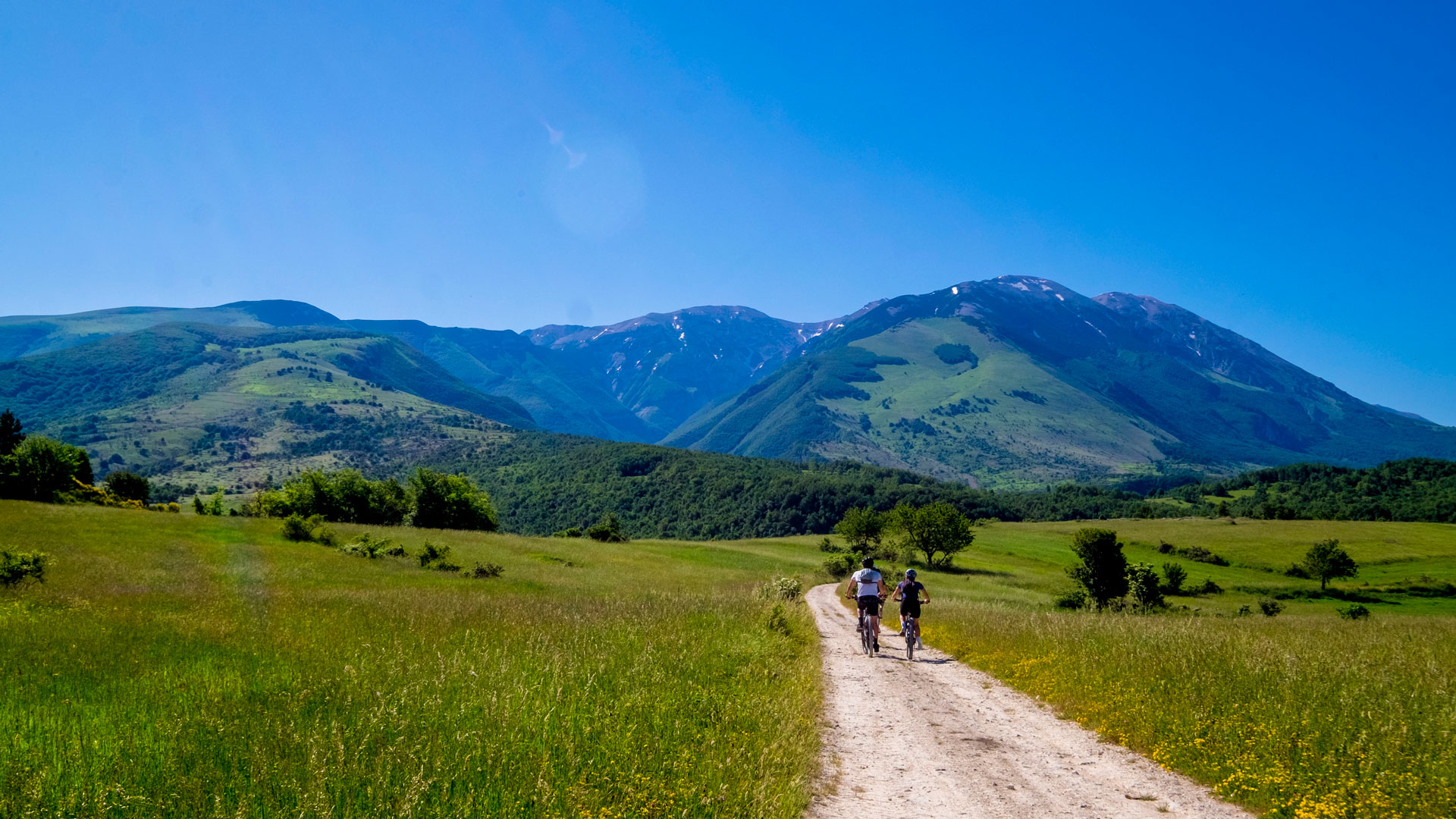 In E-Bike nella Valle Giumentina i Tholos e L'eremo di San Bartolomeo