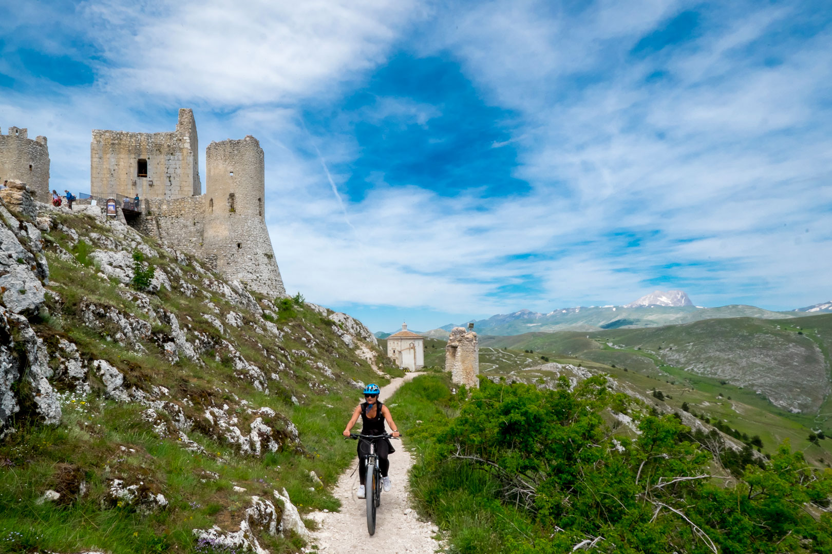 In E-Bike a Santo Stefano di Sessanio e Rocca Calascio