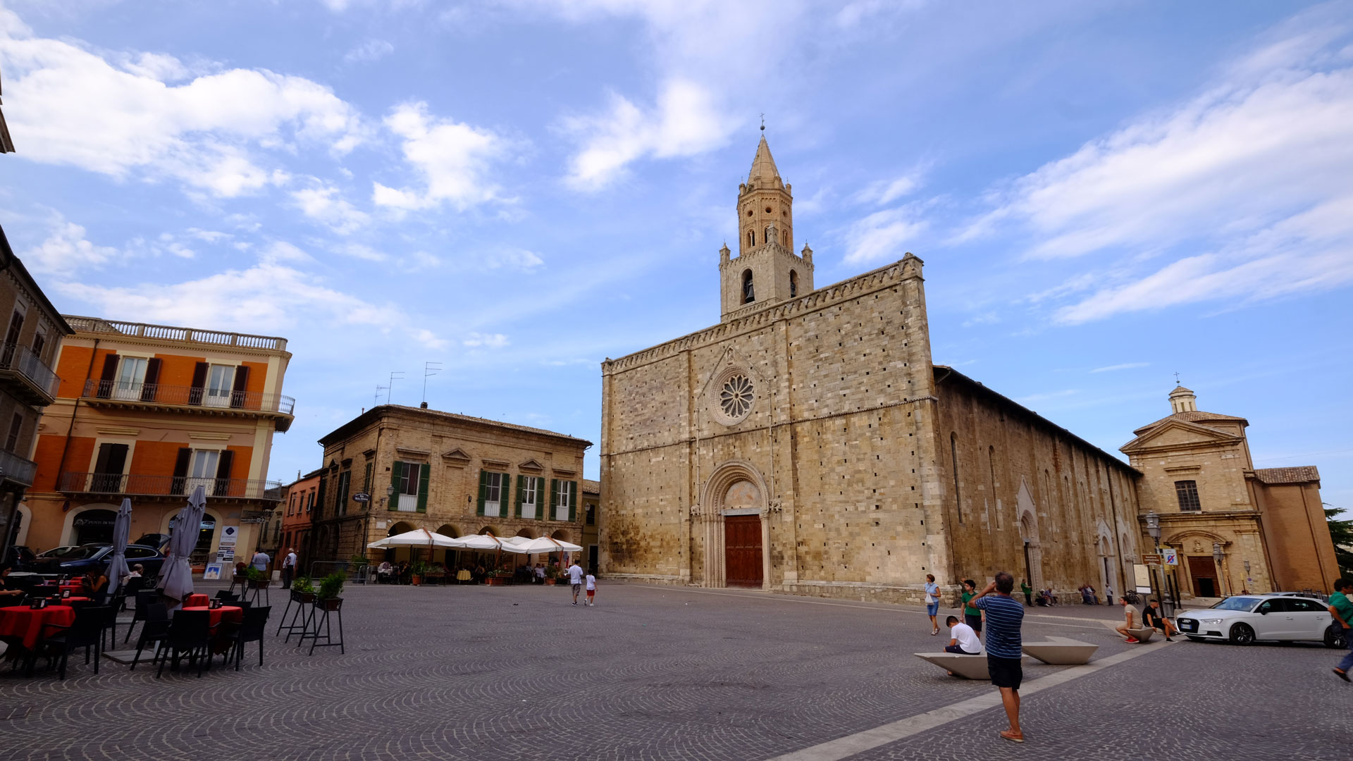 In E-Bike alla Città Ducale di Atri