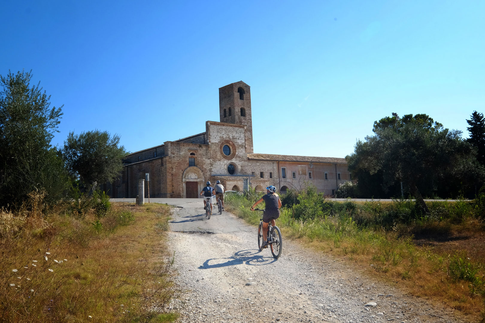 In E-Bike nella Valle delle Abbazie