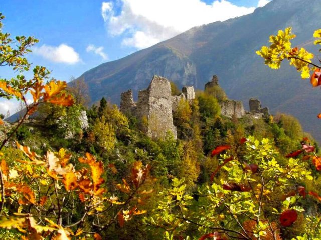 Abruzzo da vedere - Castel Manfrino