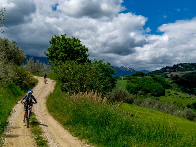 In E-Bike sulle strade Bianche della Alta Val Fino