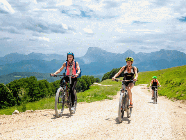 In E-Bike alla Cascata della Morricana e ai Faggi Torti