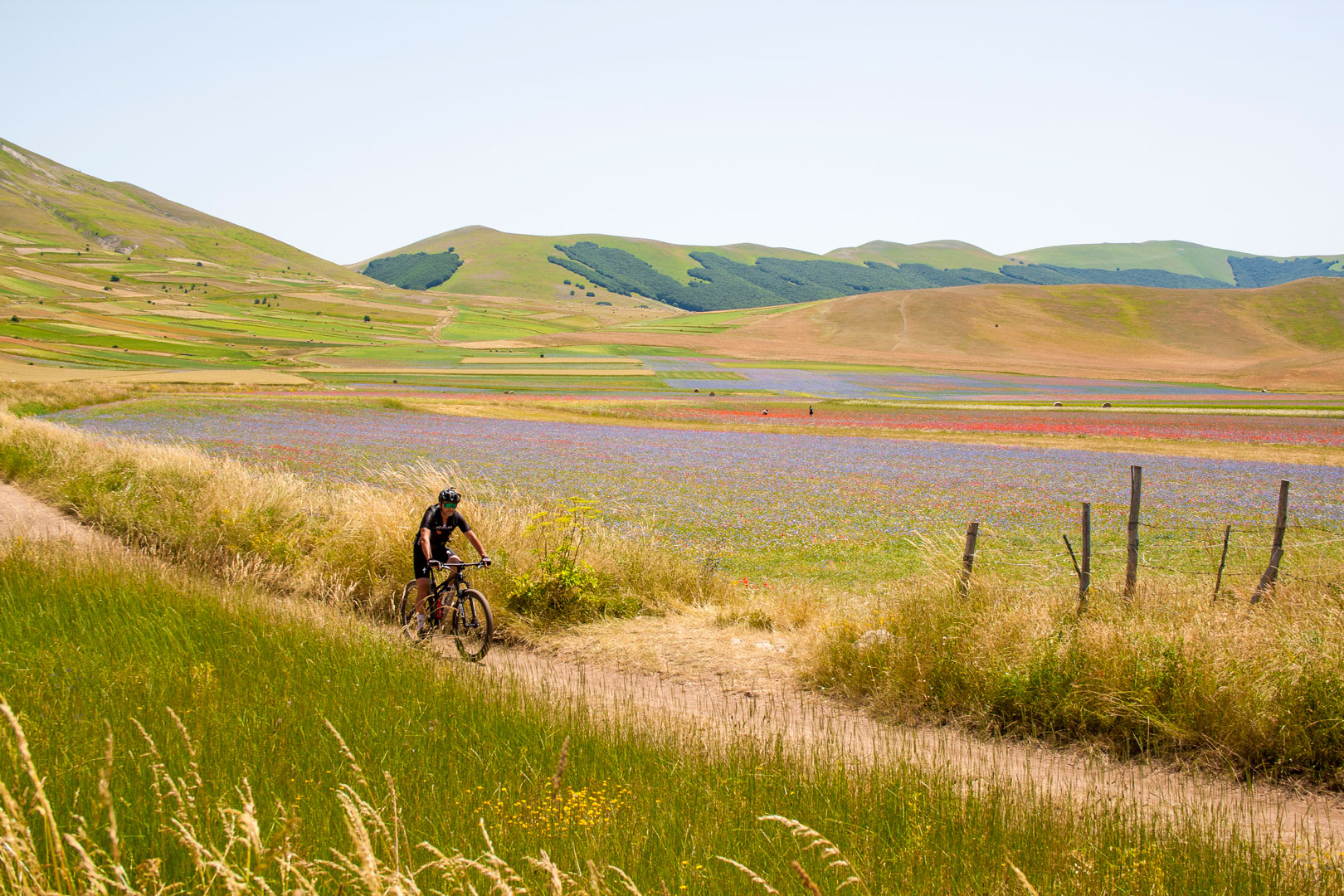 In E-Bike a Castelluccio di Norcia