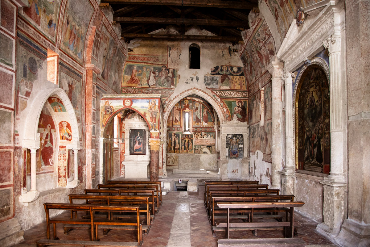 Abruzzo da vedere - Chiesa di Santa Maria ad Cryptas