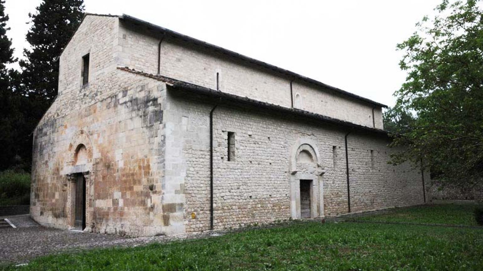 Abruzzo da vedere - Chiesa di San Pietro ad Oratorium   (Bussi - L’Aquila)
