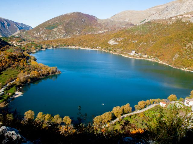 Abruzzo da vedere  - Lago di Scanno, Villa Lago e L'eremo di San Domenico