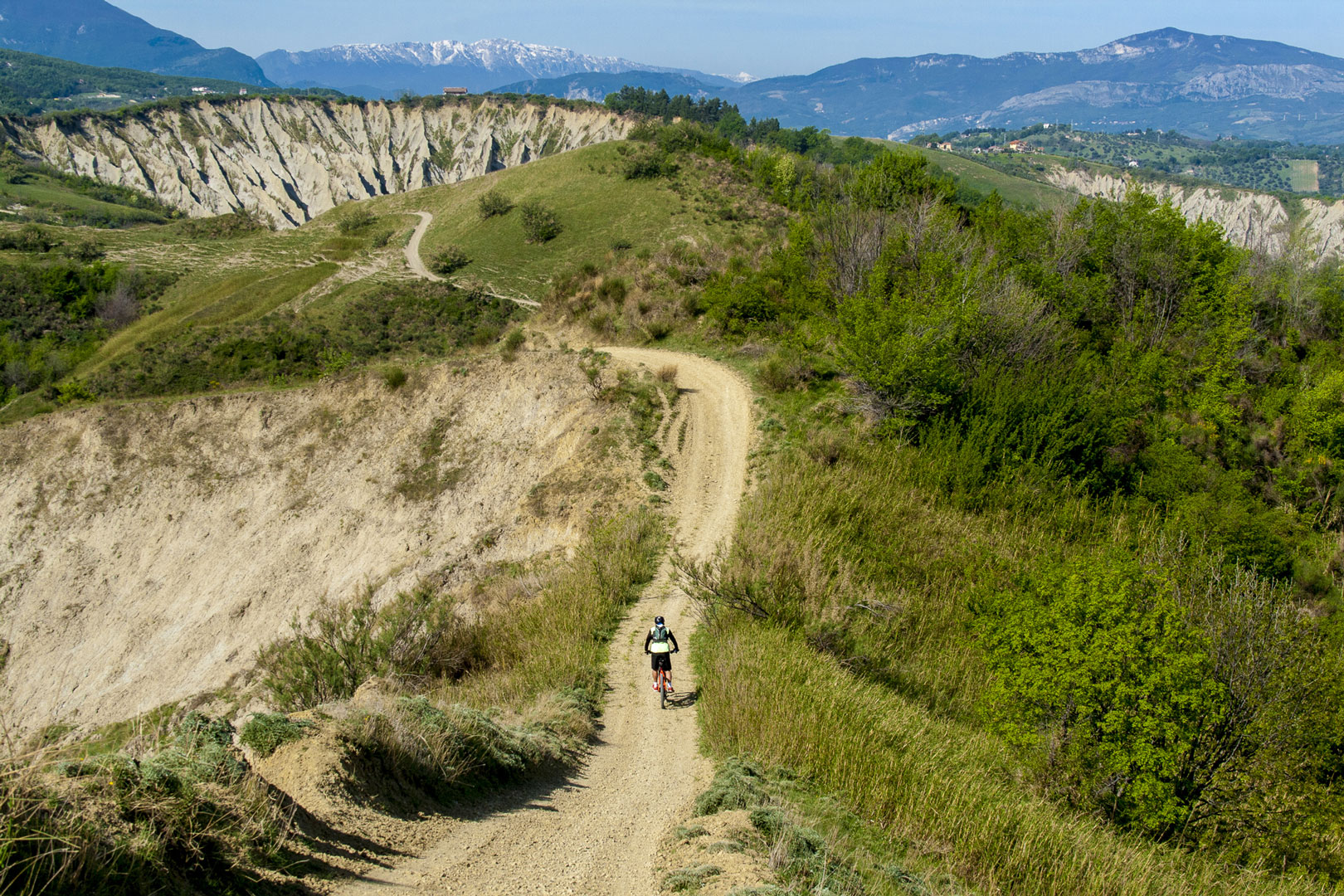 In E-Bike ai Calanchi di Casalincontrada