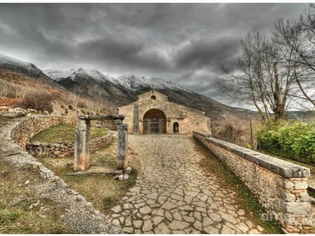 Abruzzo da vedere - l'Abbazia di Santa Maria in Valle Porclaneta